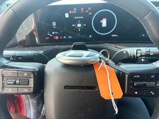 2024 Hyundai Santa Fe Calligraphy - Interior Steering Wheel With Keys Image